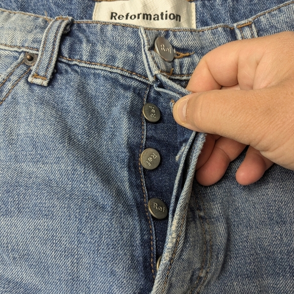 REFORMATION Distrssed Jeans Short Women Size 24 (Run Bigger) Made In USA - Picture 5 of 12